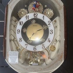 Seiko Collectible Clock