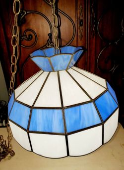 Tiffany-style  Hanging Pendant Light 16” Wide Tested and Works great