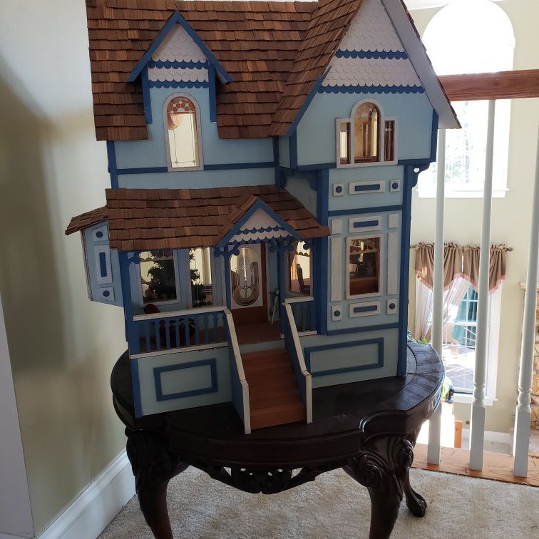 Doll House, Lots Of Furniture. Extras