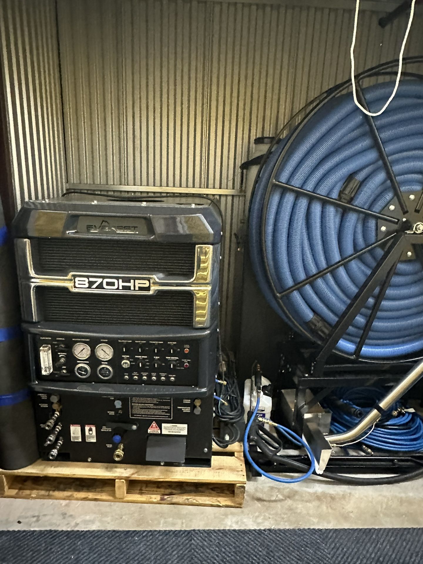 PRACTICALLY NEW 2023 PROCHEM/EVEREST 870HP TRUCK-MOUNT ONLY 3 HOURS NEVER USED ANY CHEMICALS