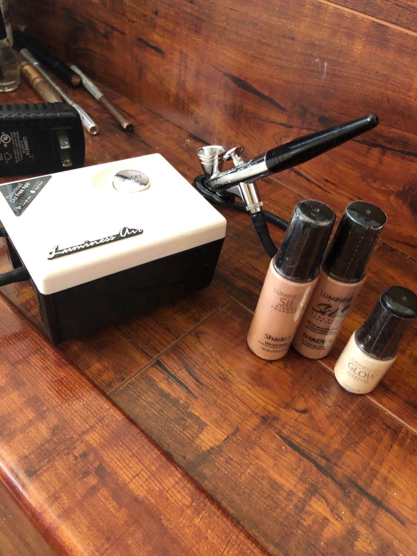 Air brush makeup kit- barely used!