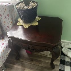 2 Side Tables