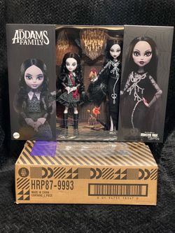 Monster High The Addams Family Wednesday and Morticia Skullector