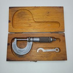 Miller falls co. No 902r. Outside micrometer
