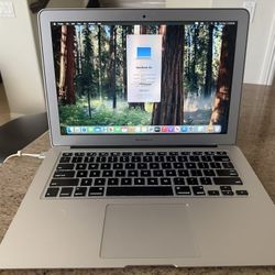 Apple MacBook Air - Intel i7, 8GB RAM, 256 GB, Intel Ultra HD