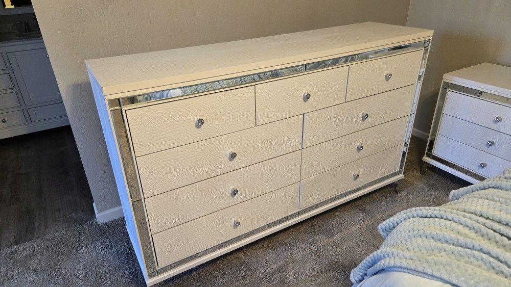 Dresser And Nightstands