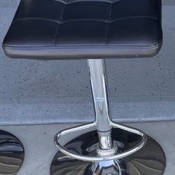 Black Swivel Bar Stool
