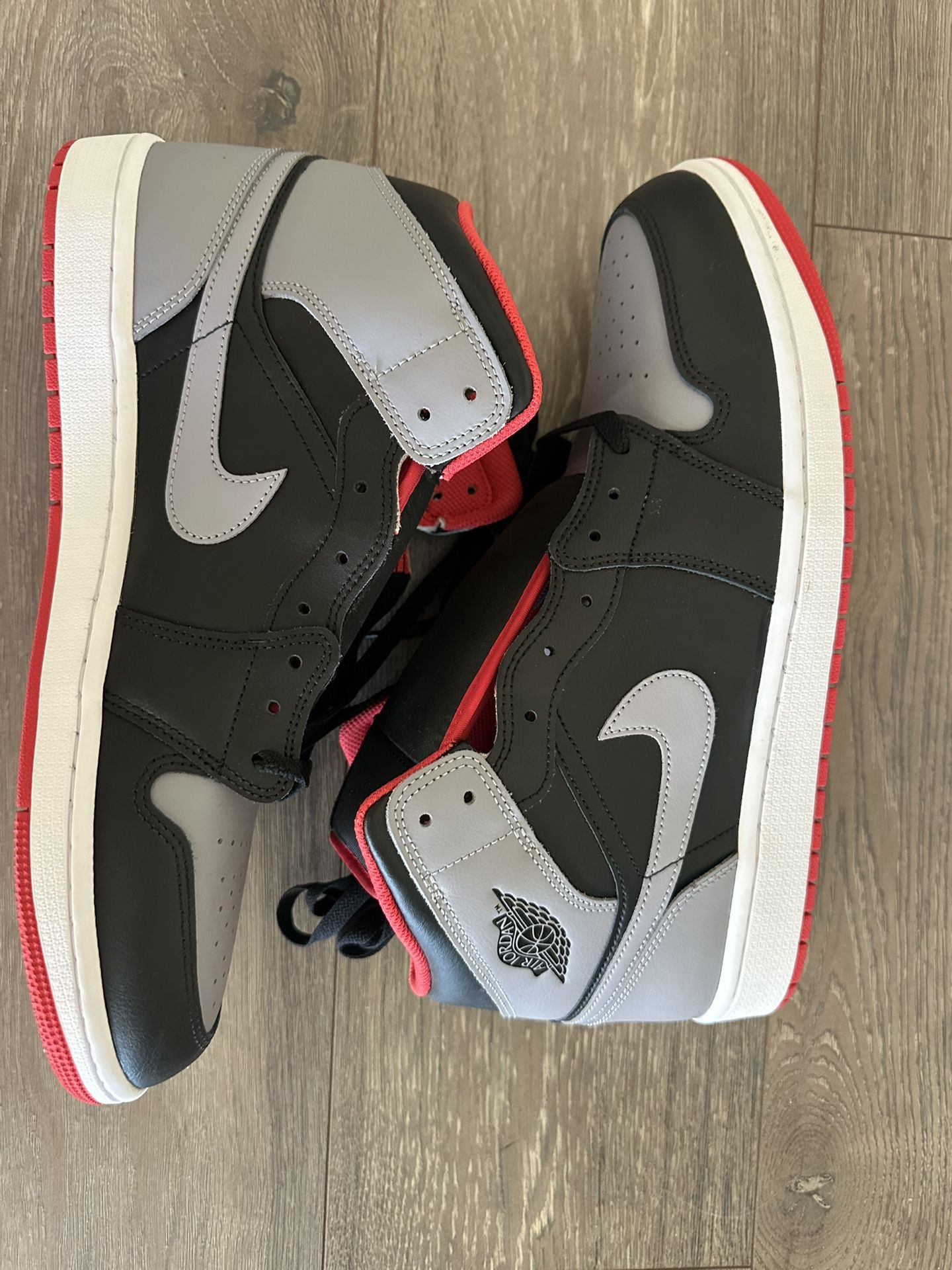 Jordan 1 Mid top Brand New Size 13