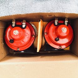 Dual Hi / Low 12v Horn Set New In Box