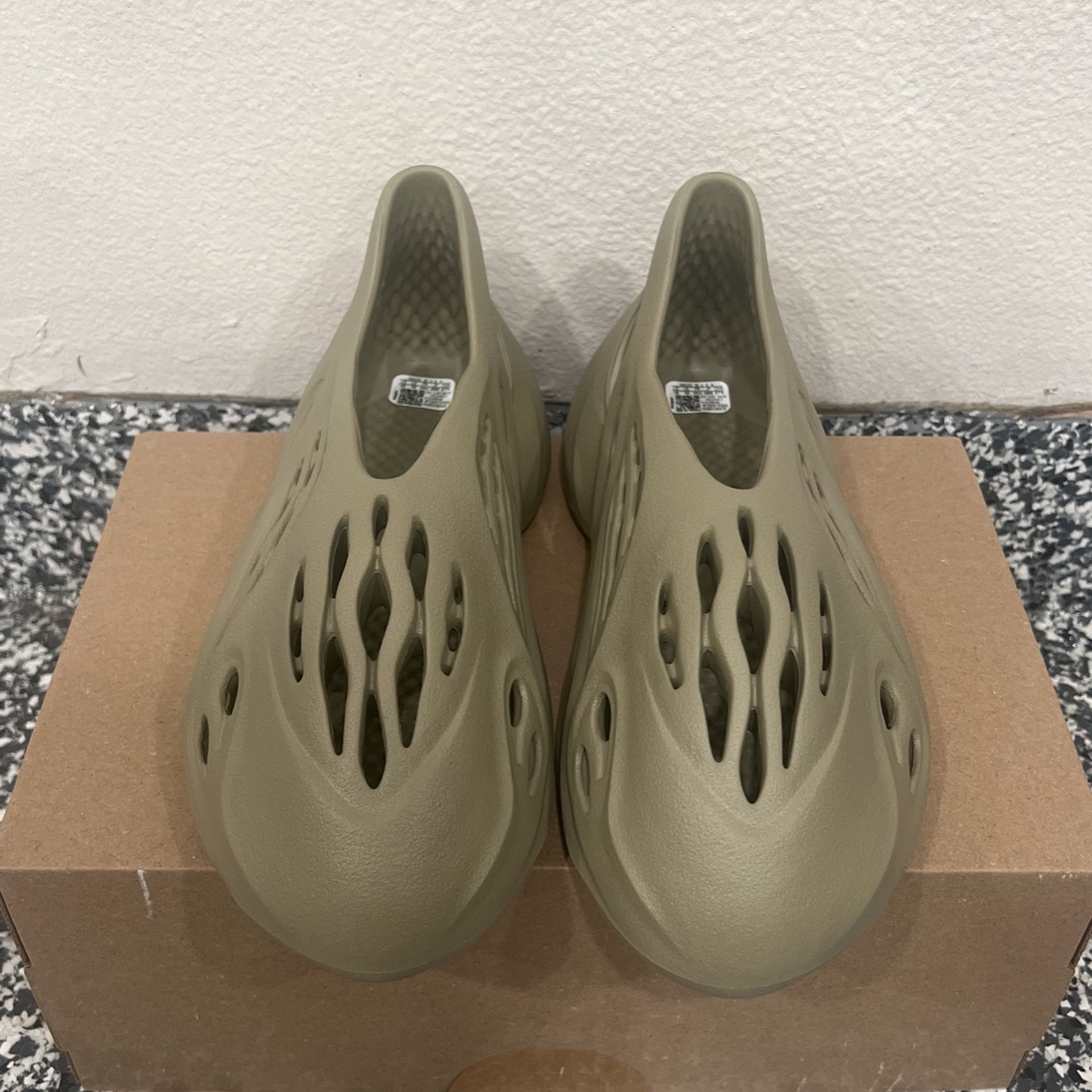 Yzy Foam RNR Stone Salt 10