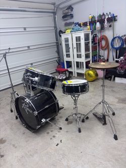 Rogue Black Drum Kit with Cymbal Stands