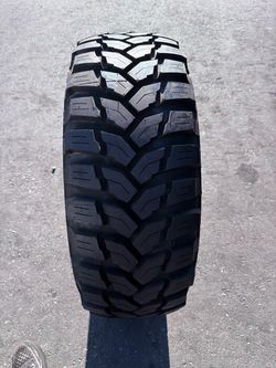 (1) Maxxis Trepador Radial 35x12.50R17LT Tire