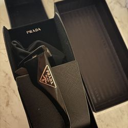 Authentic Prada OPR 13ZS Cat Eye Sunglasses. 