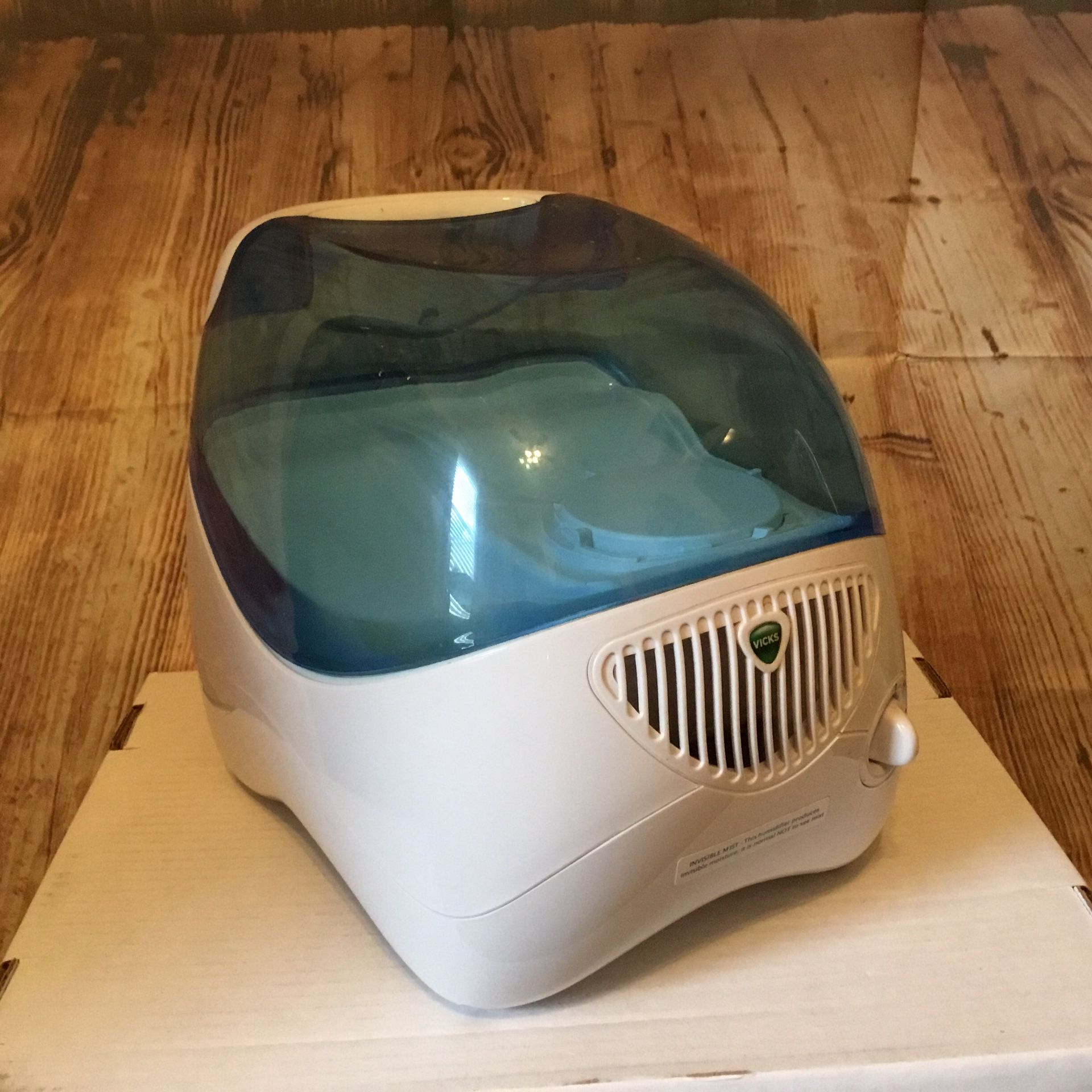 Vick’s Invisible Mist Humidifier machine