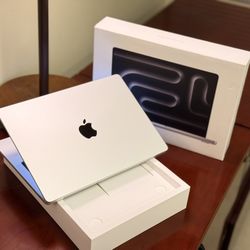 Apple MacBook Pro 14 inch M4 newest model