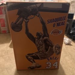 Shaq o Neal statue & Kobe, Shaq Cards 