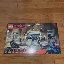 LEGO 76183 The Batman Batcave The Riddler Face-Off