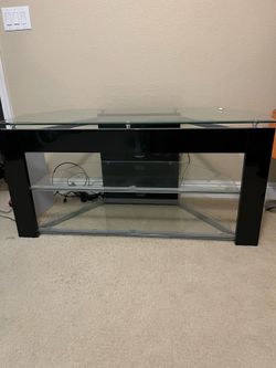 Tv stand/entertainment center