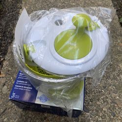 Oster salad spinner New 