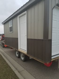 DELUXE Portable garage.