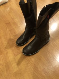 Lady’s Timberland boots size 9