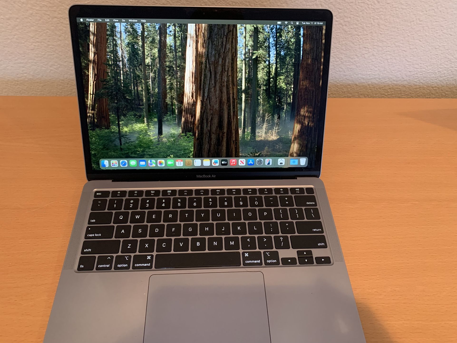 Apple Macbook Air A2179, 8GB Ram 256GB SSD. 13 Inch Retina Screen . Intel Core i3 Processor