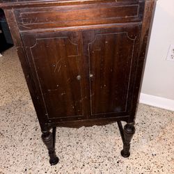 1904 Vintage Victrola VE 4-3 X 3863 Talking Machine - Fully Functional   Turns on works fine not sure how to test the needle sound!!!