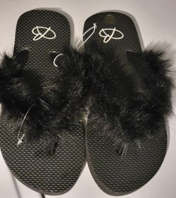 Women's Flip-flops $2 (One Available In Size S 5-6)