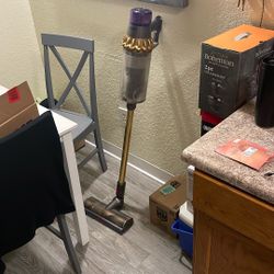 Premium Dyson Outsize Absolute+ Cordless Vacuum Cleaner | Gold