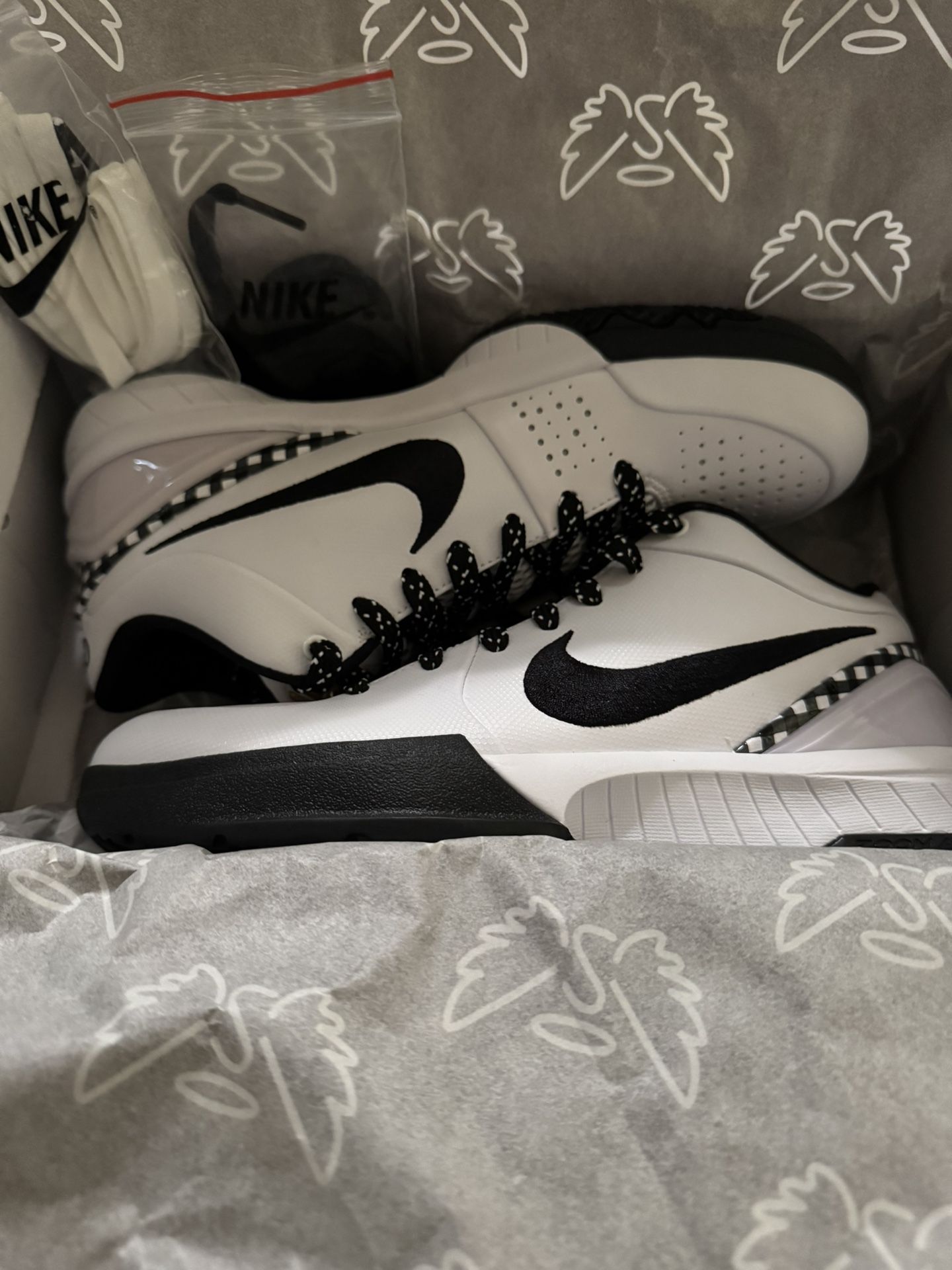 Kobe IV Protro Mambacita men’s 6.5 woman’s 8