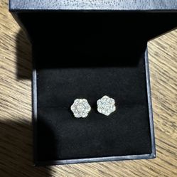 Material Finish: White Gold Plating Stone Type:  VVS Clarity D Color Moissanite Stones  