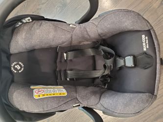 Maxi Cosi Zelia Carseat and Stroller with Accessories