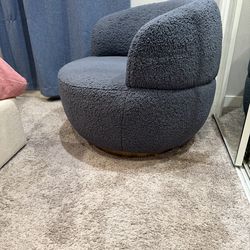 Boucle swivel chair
