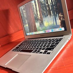 Apple MacBook Air 13” I5/8GB/128GB SSD macOS 15.1 Sequoia $200