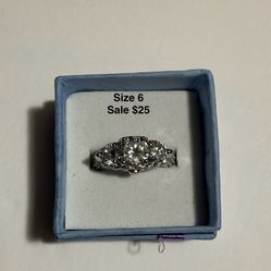 Beautiful Size 6 Ring NEW