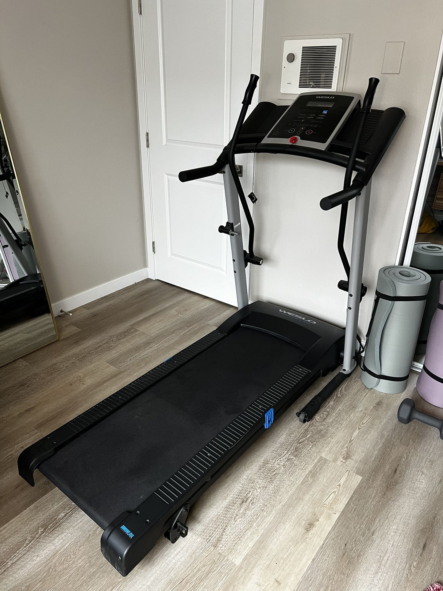 Weslo Crosswalk 5.2T Treadmill Unlocked for Sale in Orange CA OfferUp