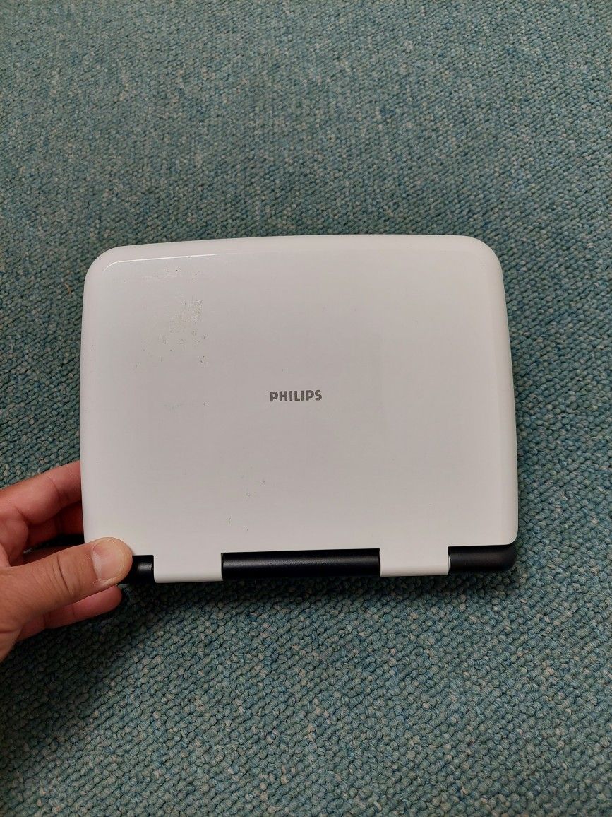 DVD Philips PET 741W LCD portable DVD Player 7"