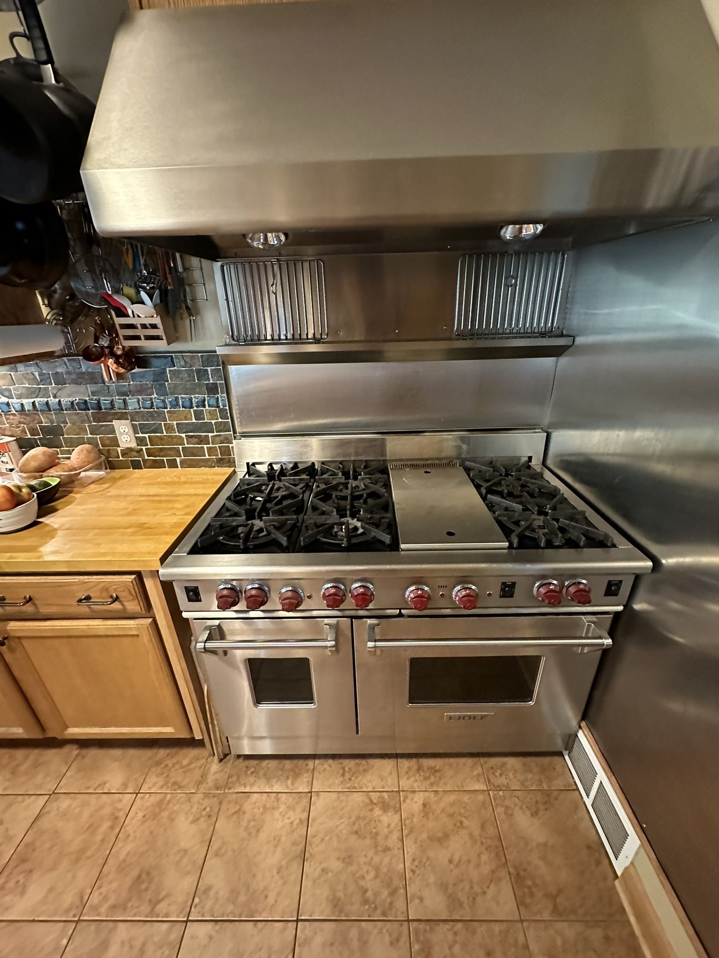 Stove Wolf 48” 6 burner and griddle stove with range hood - vent hood