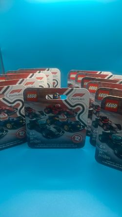 12 FORMULA 1 COLLECTIBLE LEGO RACE CARS