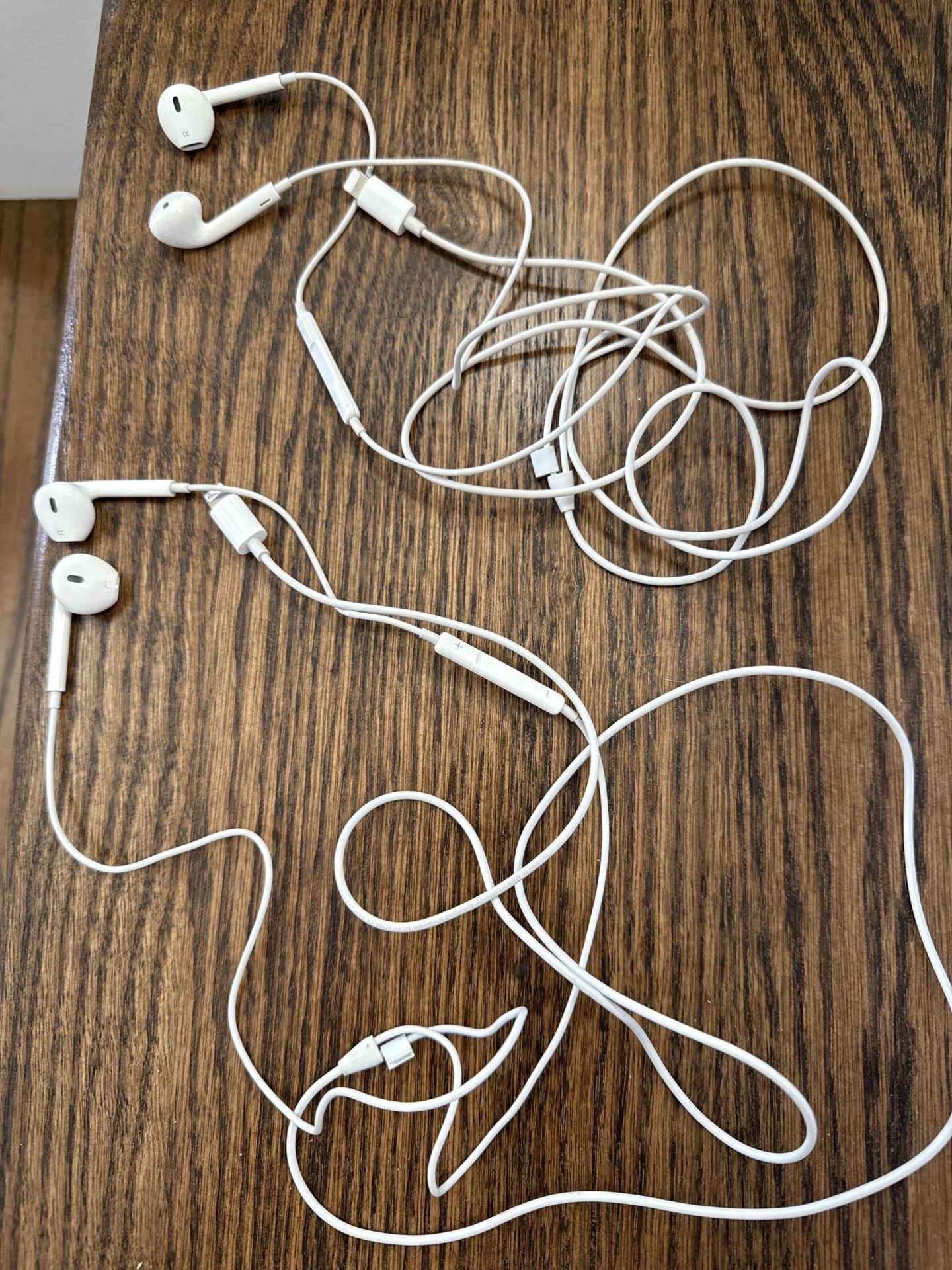 2 Sets of Wired Earbuds