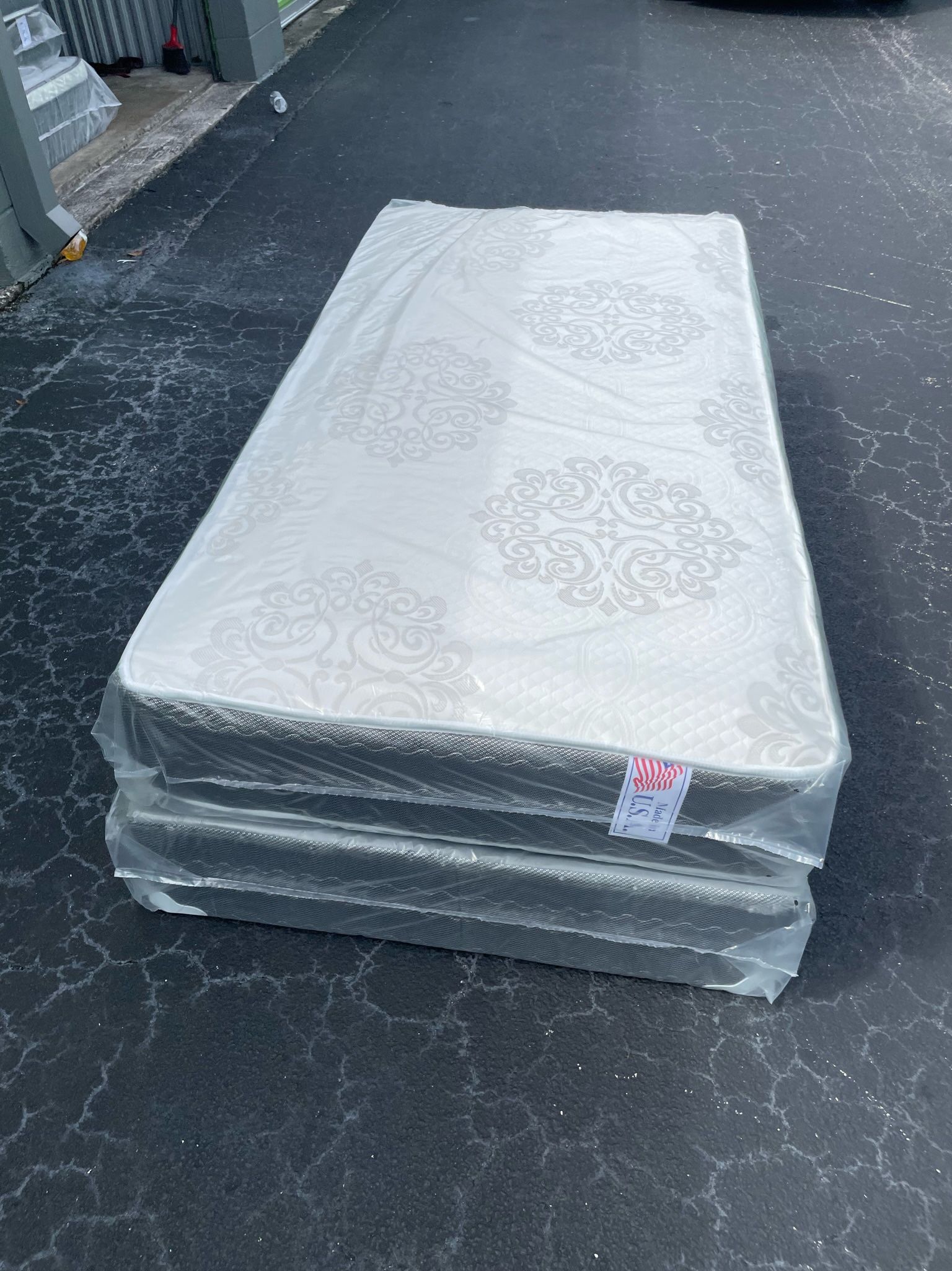 NEW TWIN SIZE SET MATTRESS AND BOX SPR+ING-2pcs