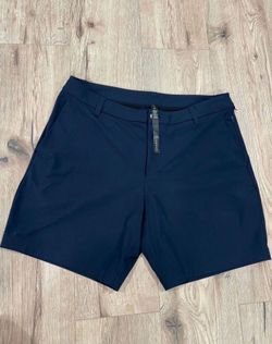 Lululemon men shorts 34