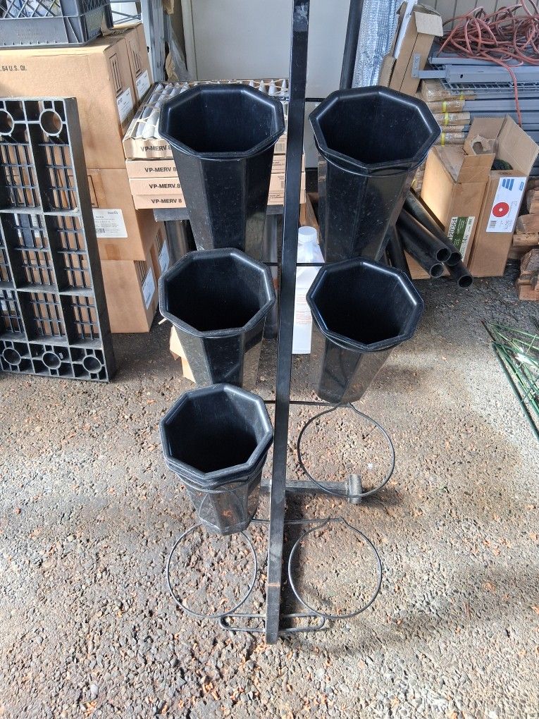 Flower Rack COMES WITH 6 Buckets