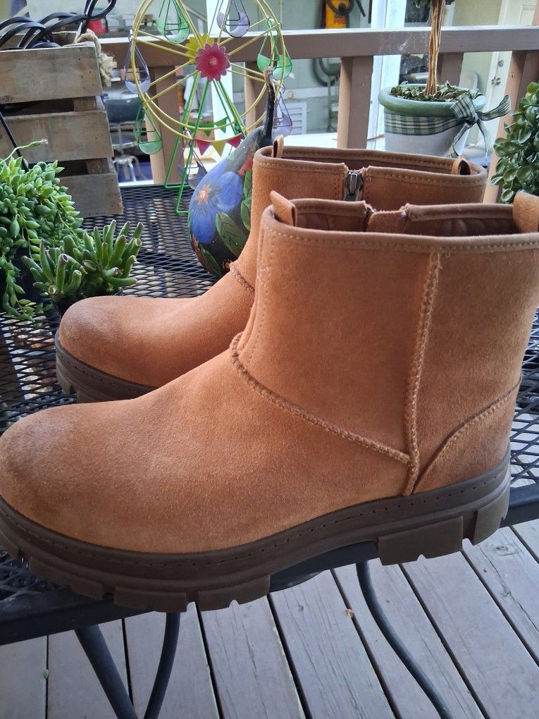 UGG Men's Skyview Classic Pull-On Boot.
