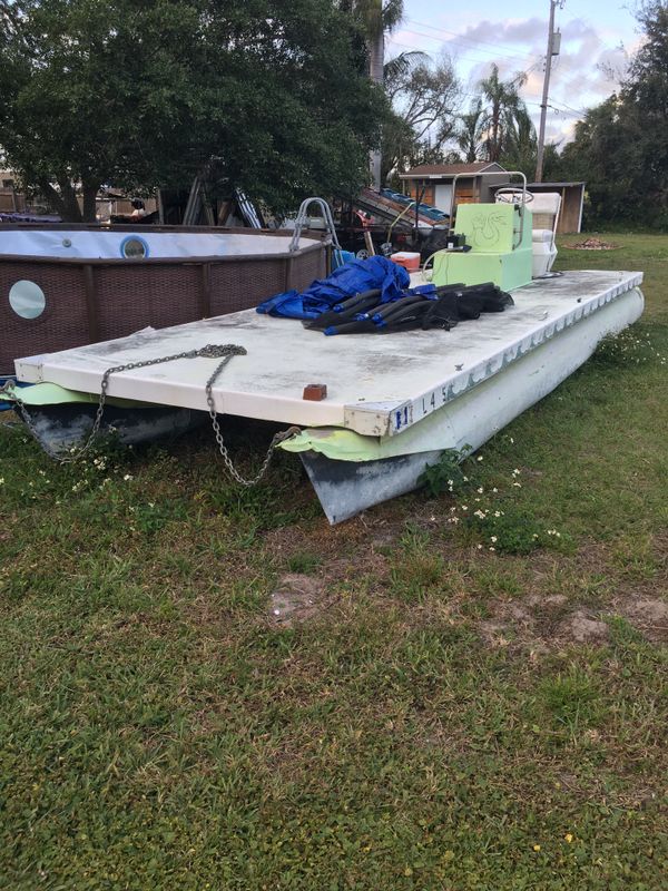 22 pontoon boat fiberglass/wood deck for Sale in West Palm Beach, FL