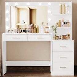 Rovaury 46.7” Makeup Vanity Table 