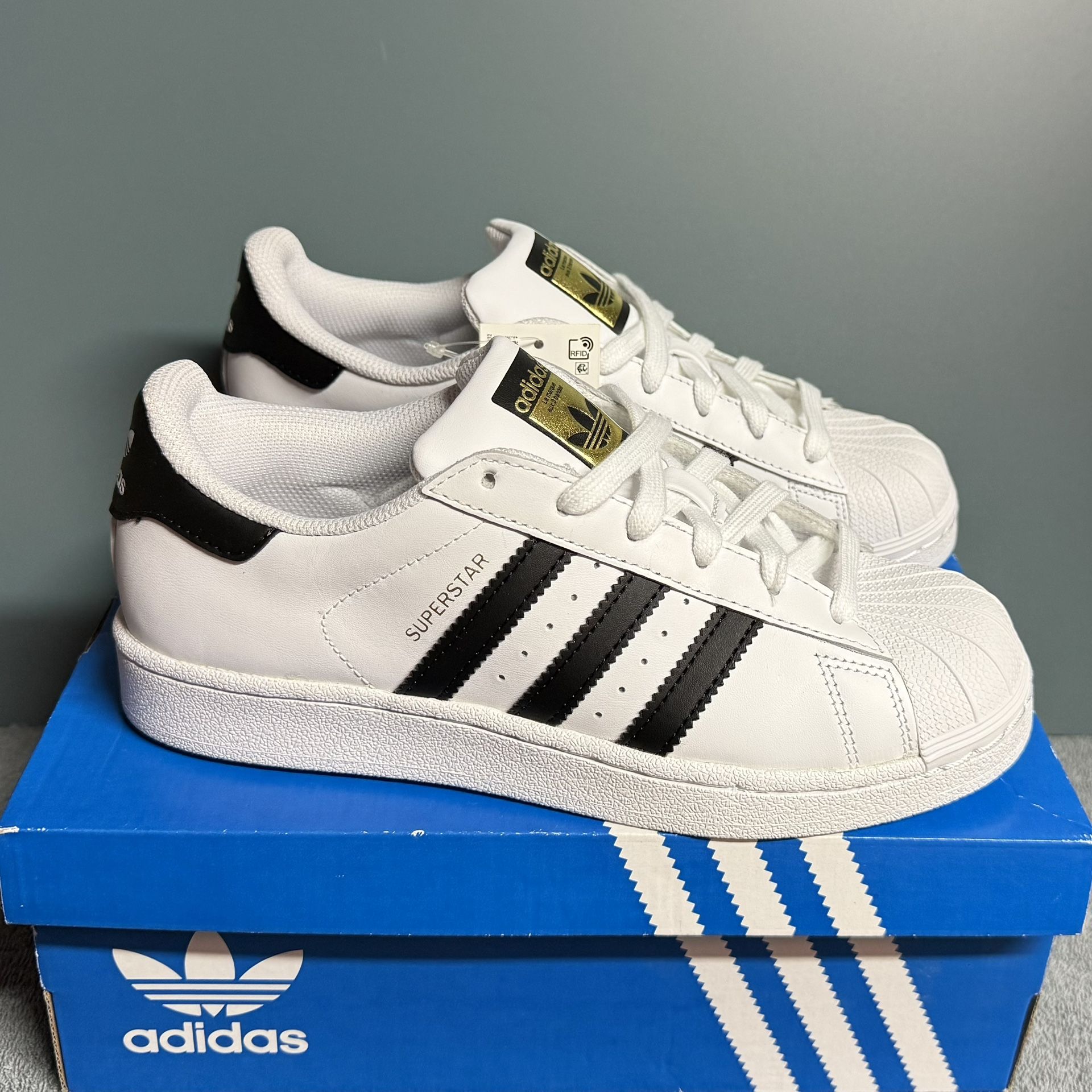 $55 Women’s Adidas Superstar Brand New Size 7 / 7.5 / 8 / 12 (Men’s 5.5 / 6 / 6.5 / 10.5)