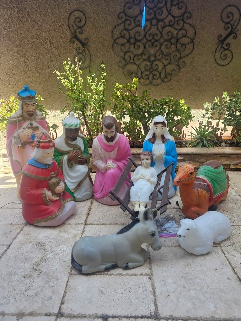 Vintage Christmas Blowmold Light up 9pc Nativity