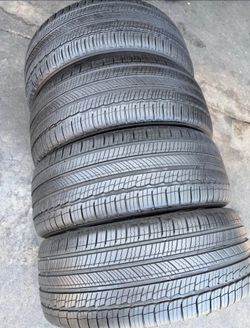 235/45/18 Michelin 📍📍 Vendo un set de llantas con 80% de vida las 4 📍🌟