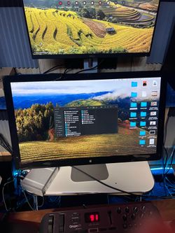Apple Monitor display 27” with thunderbolt adapter